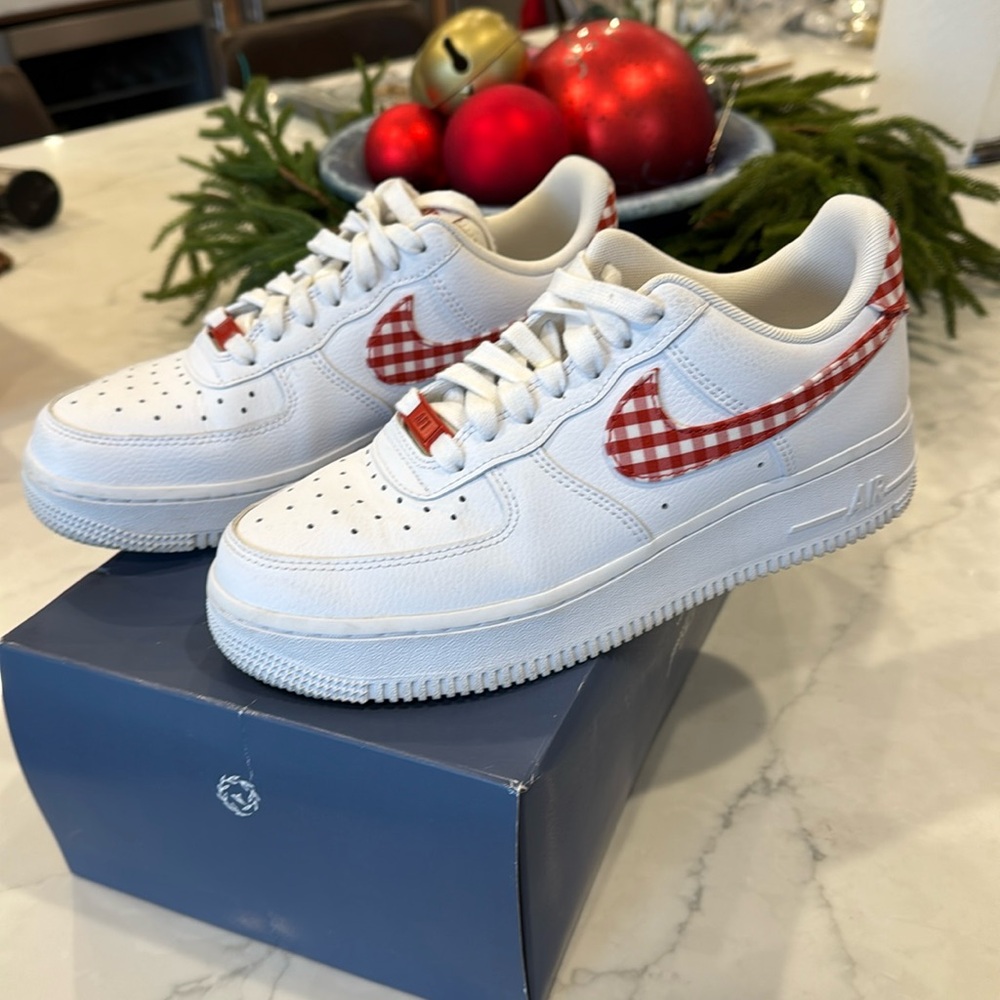 SOLD! Nike Air Force 1 ‘07 sneaker womens